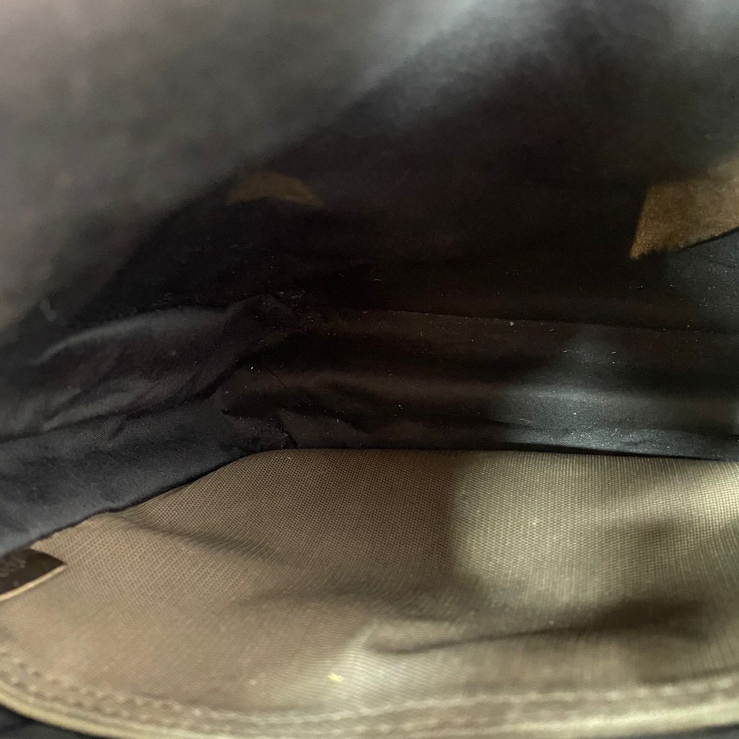 Louis Vuitton Messenger Bag