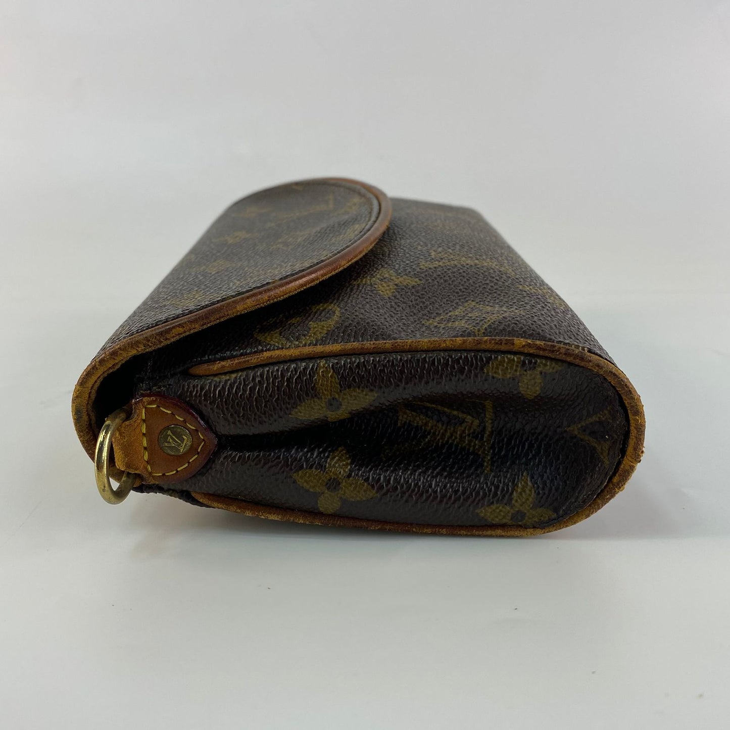 Louis Vuitton	Pochette
