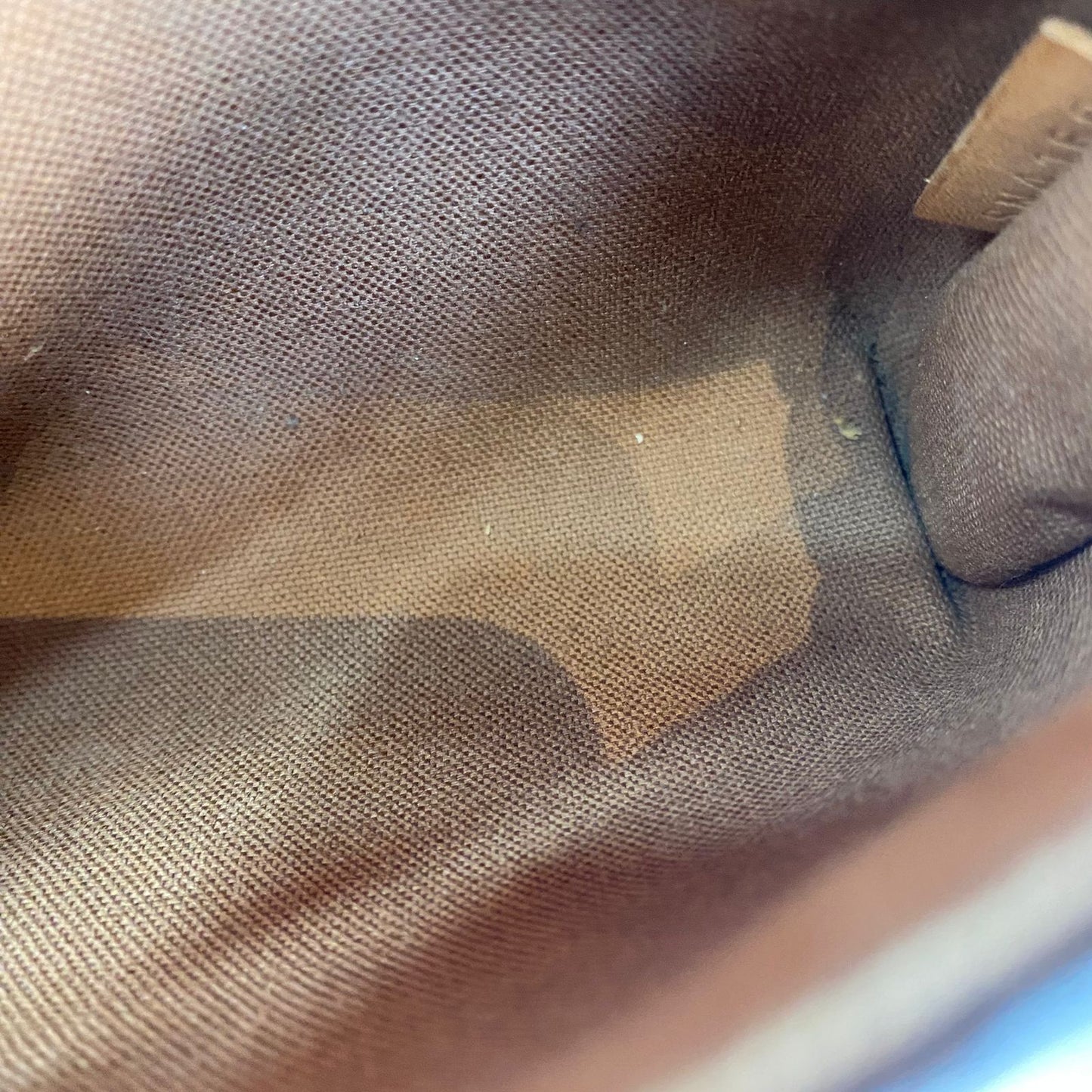 Louis Vuitton	Pochette