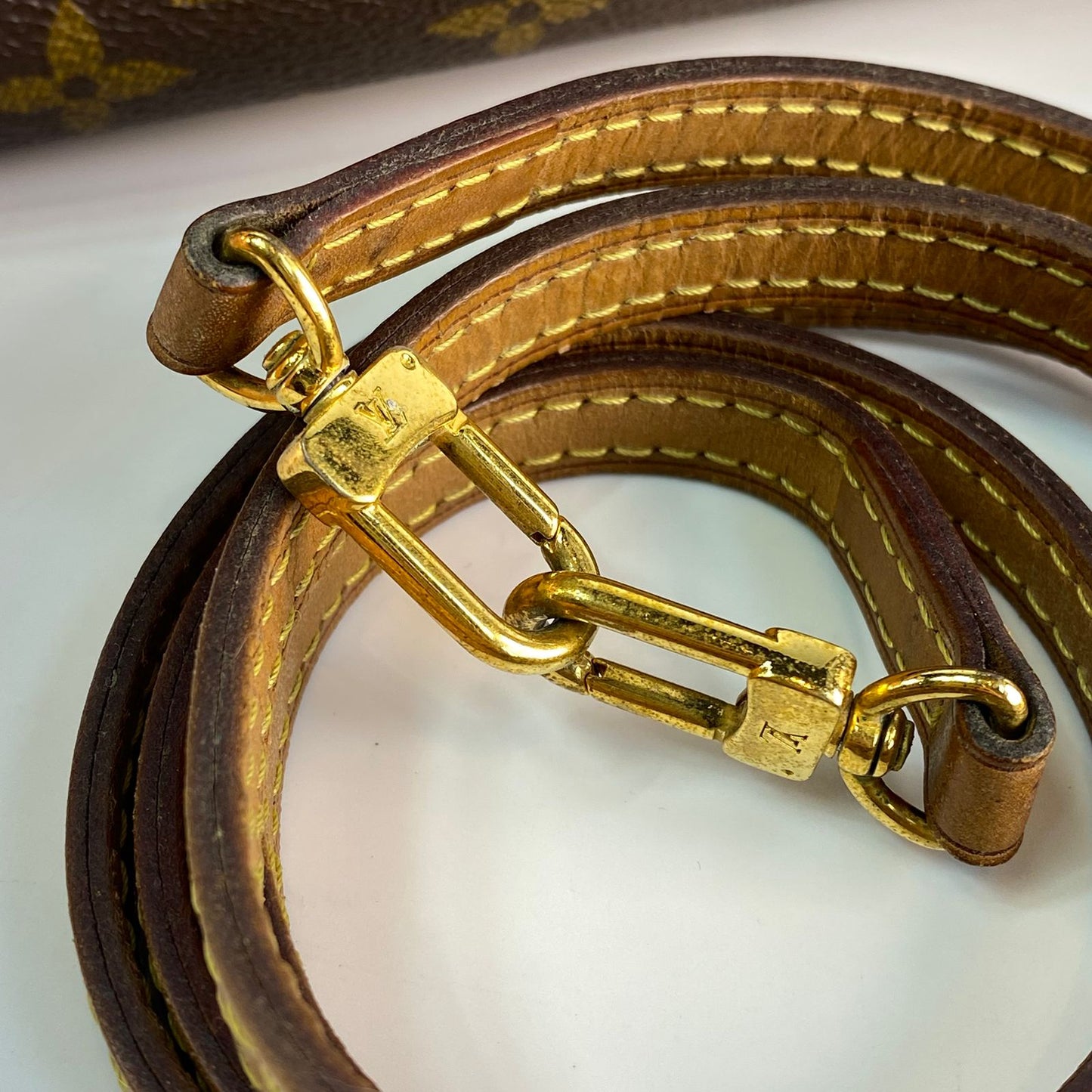 Louis Vuitton	Pochette