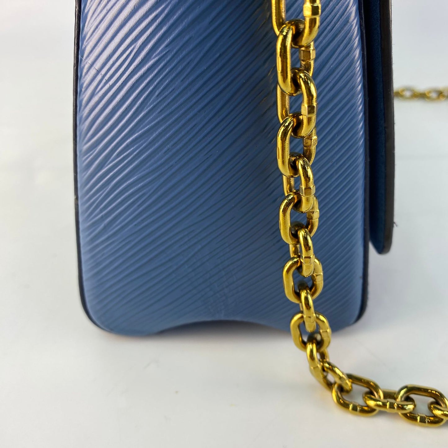Louis Vuitton	Twist MM Handbag Blue