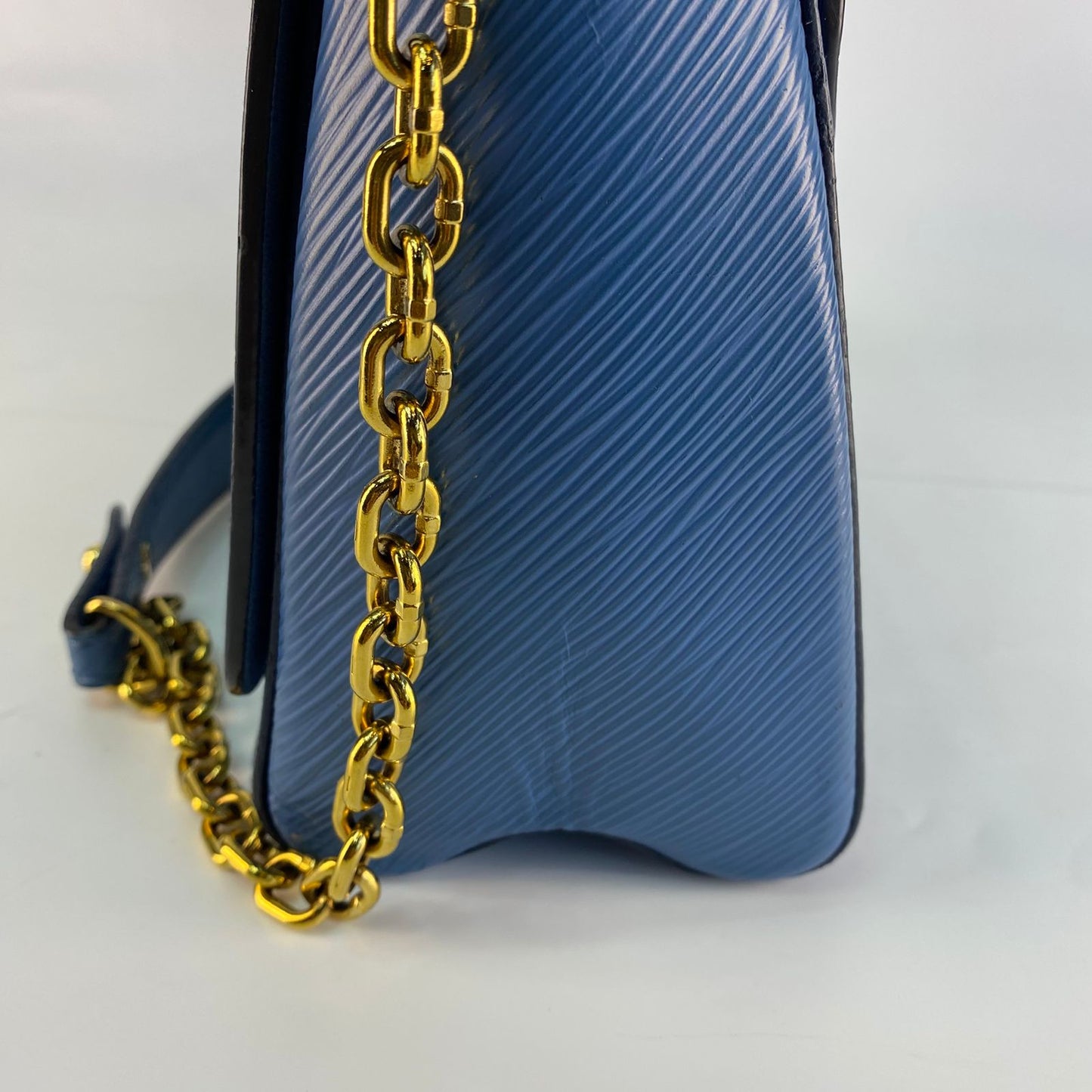 Louis Vuitton	Twist MM Handbag Blue