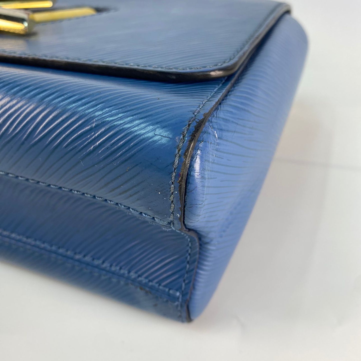 Louis Vuitton	Twist MM Handbag Blue