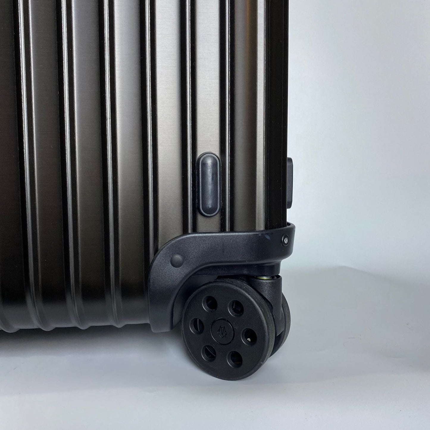 Rimowa Check in Black Original Aluminum
