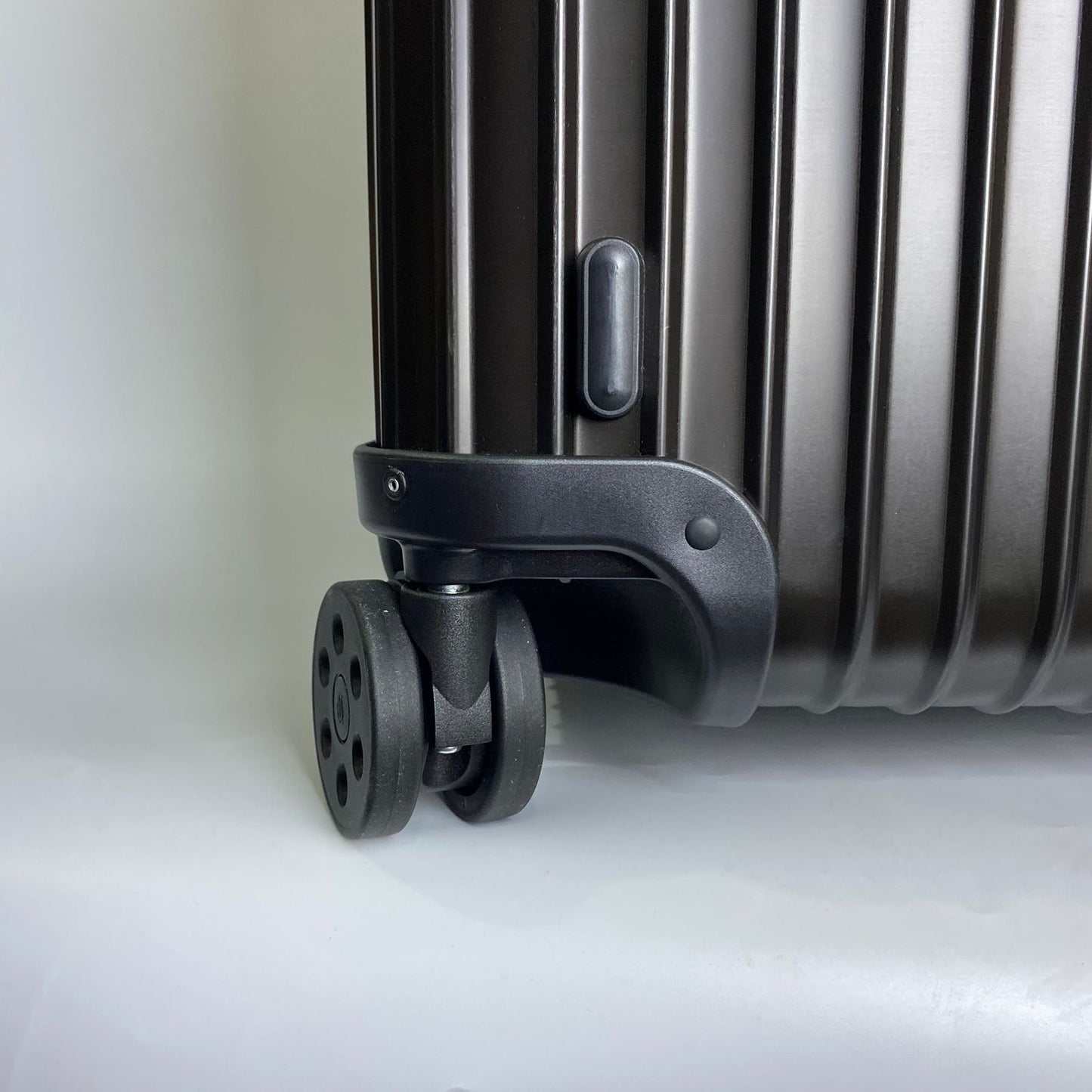 Rimowa Check in Black Original Aluminum