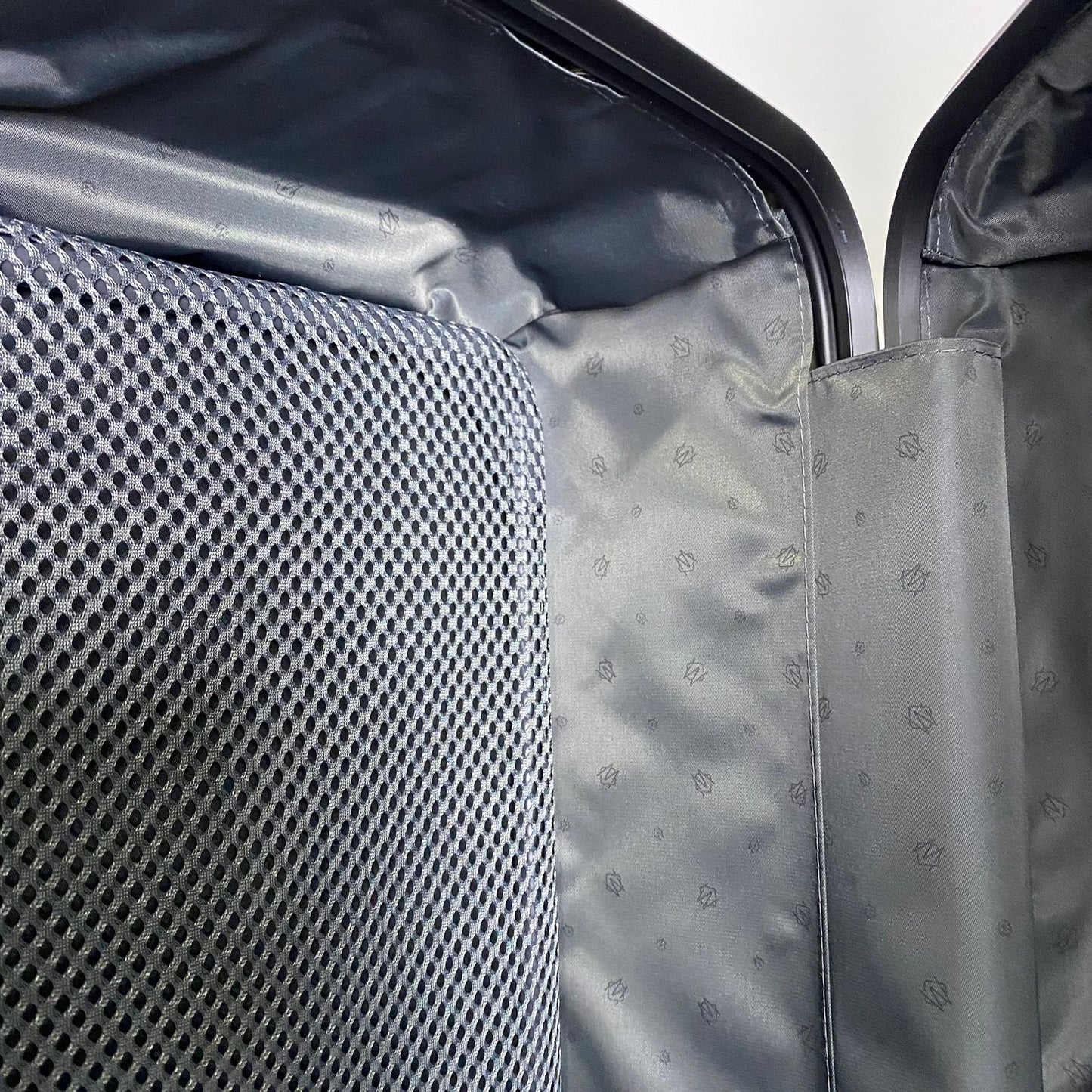 Rimowa Check in Black Original Aluminum