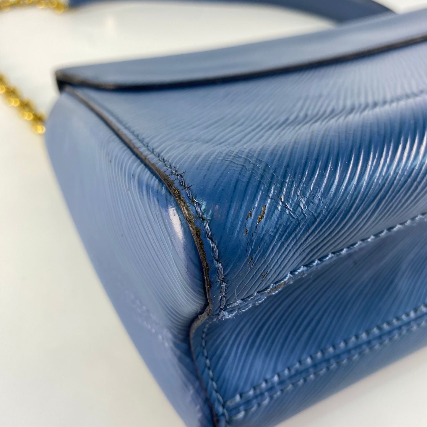 Louis Vuitton	Twist MM Handbag Blue