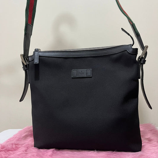 Gucci Messenger Bag Nylon Black – 7.5"H x 10"L x 3"W