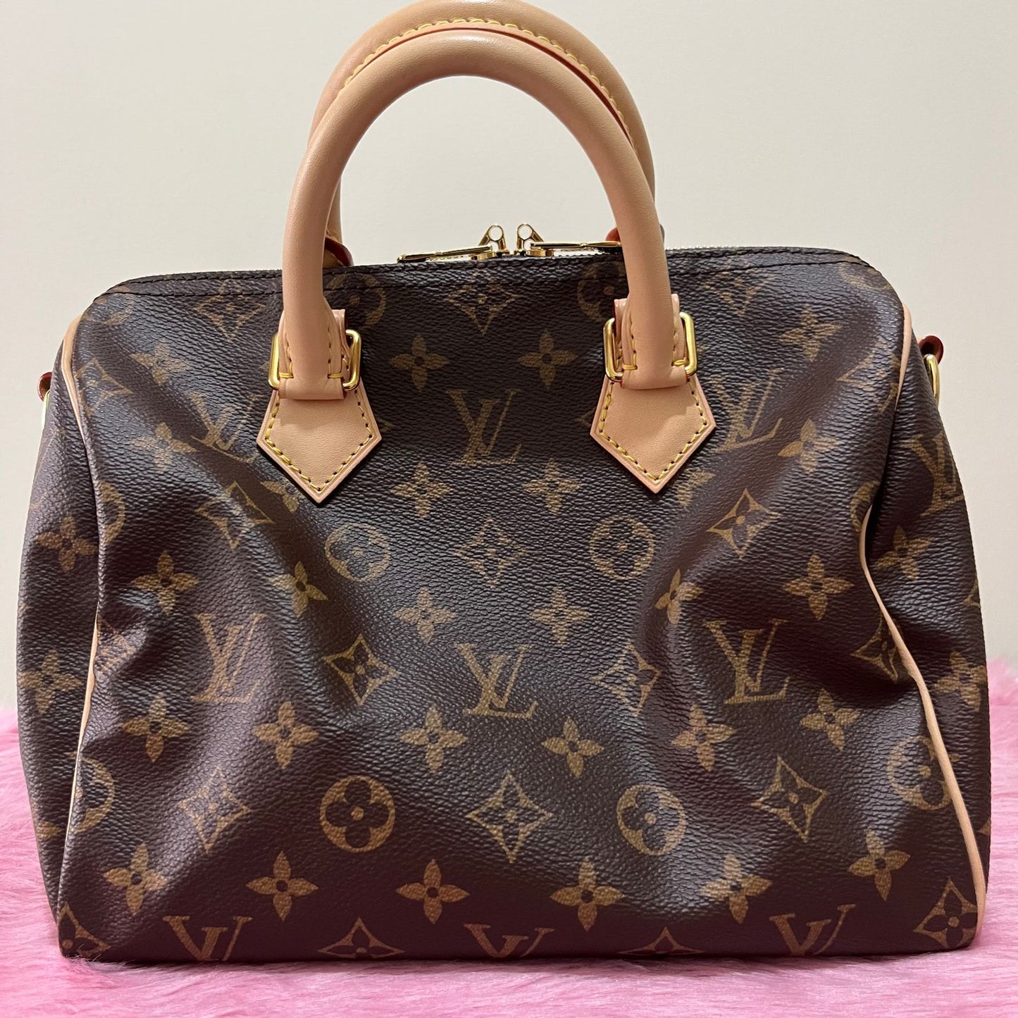 Louis Vuitton Speedy 25 Monogram Canvas – 7.5"H x 10"L x 6"W
