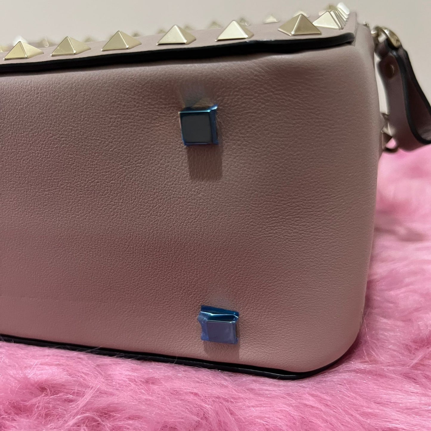 Valentino Rockstud Vanity Pink – 5"H x 7"L x 4"W