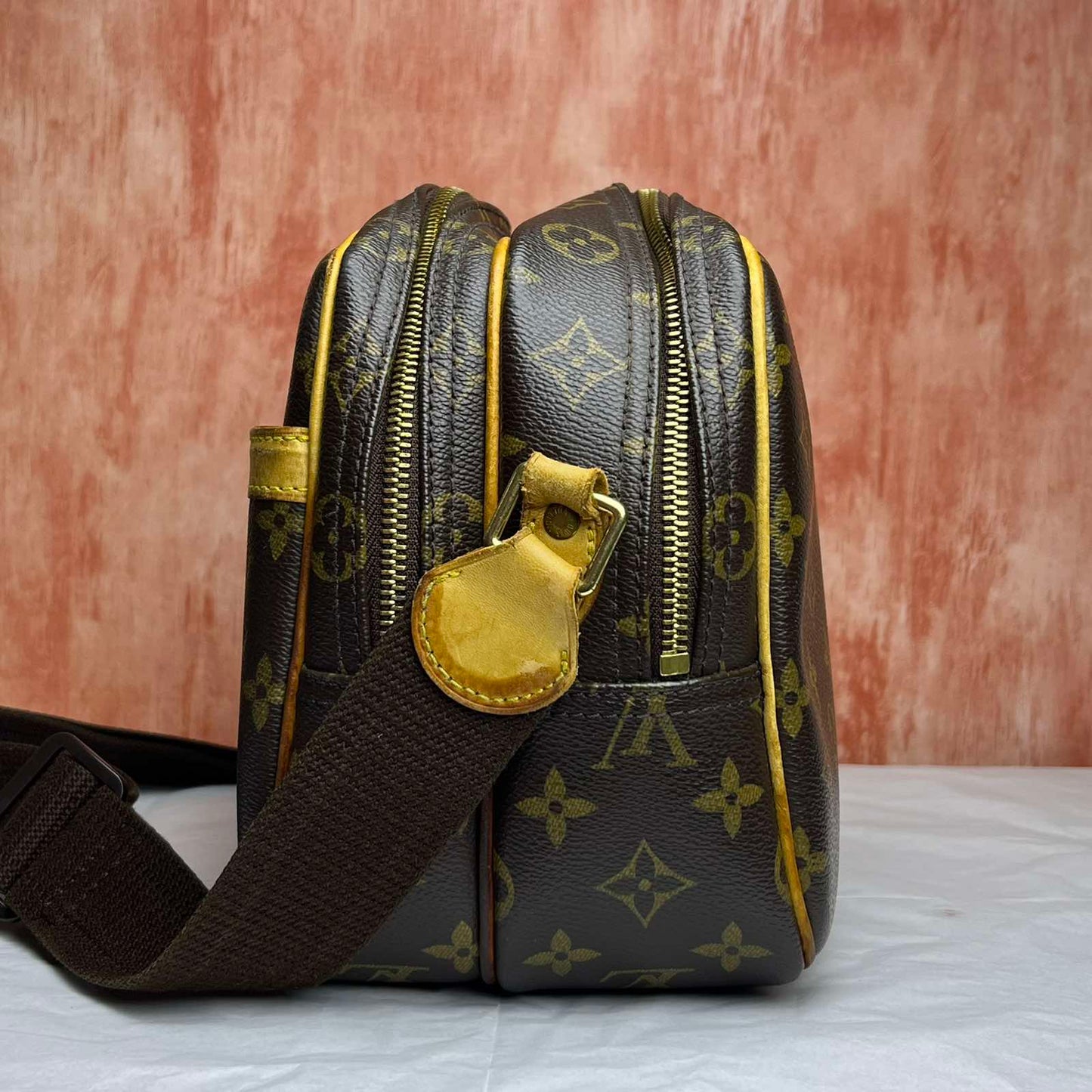 Louis Vuitton Reporter PM - Monogram Canvas 7.5"H x 11"L x 5.1"W