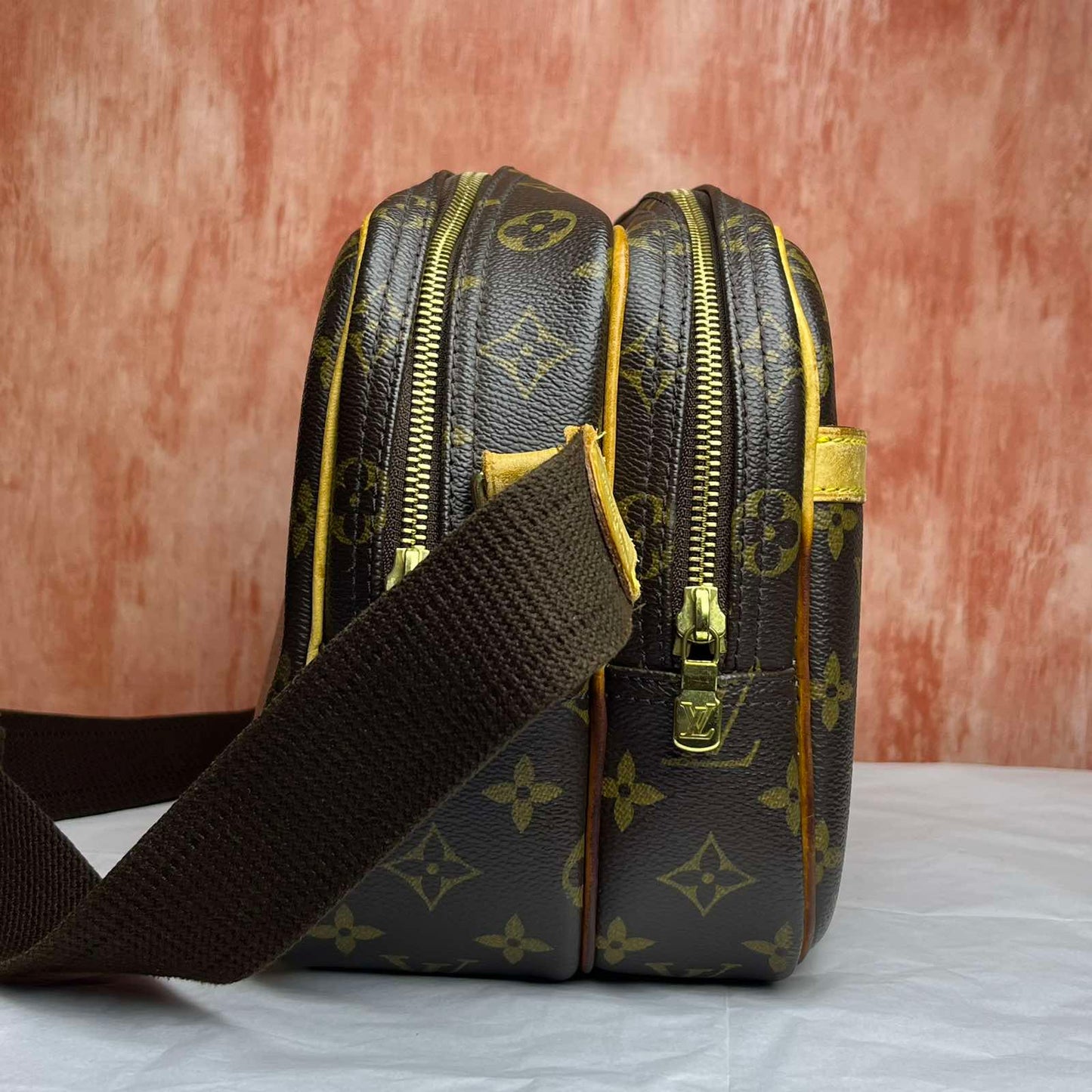 Louis Vuitton Reporter PM - Monogram Canvas 7.5"H x 11"L x 5.1"W