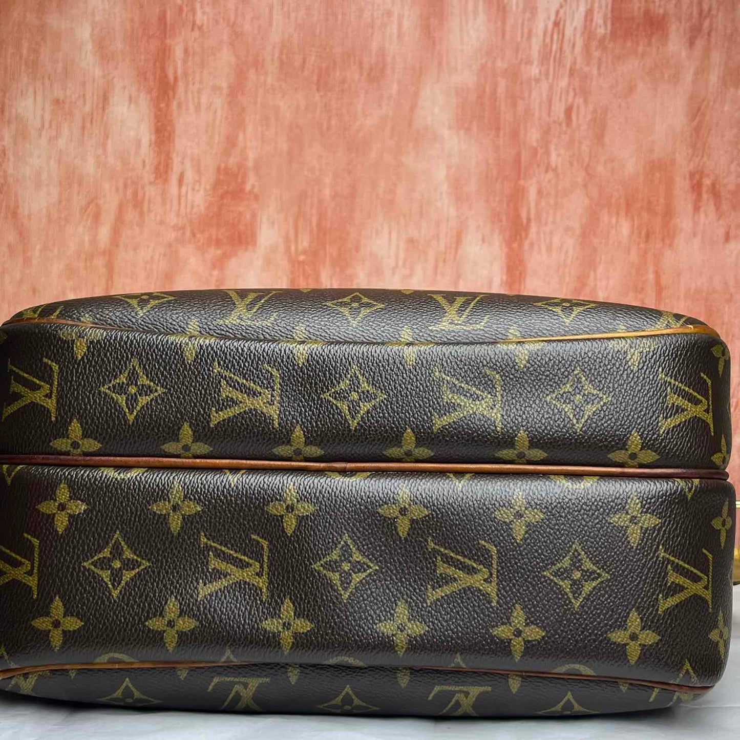 Louis Vuitton Reporter PM - Monogram Canvas 7.5"H x 11"L x 5.1"W