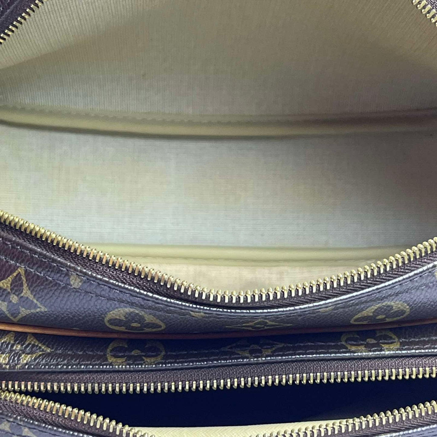 Louis Vuitton Reporter PM - Monogram Canvas 7.5"H x 11"L x 5.1"W