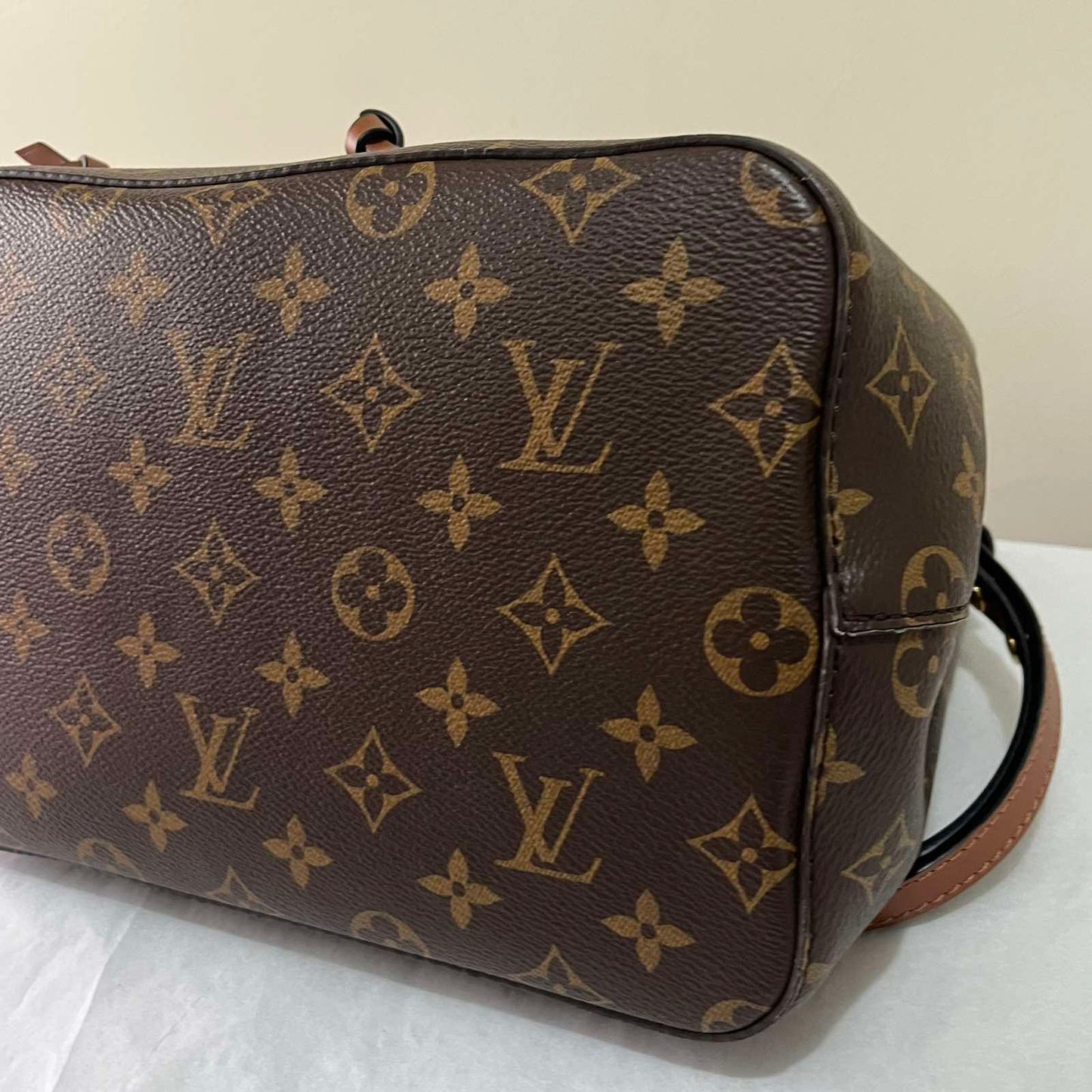 Louis Vuitton NéoNoé Monogram – 10.2"H x 10.2"L x 6.9"W