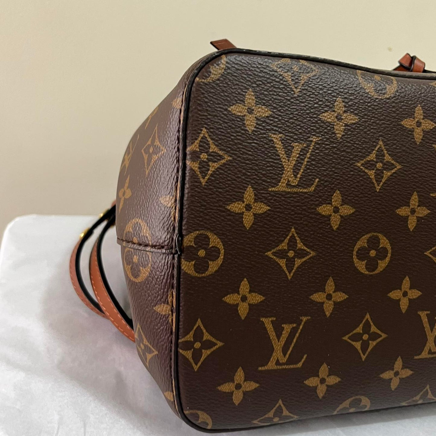 Louis Vuitton NéoNoé Monogram – 10.2"H x 10.2"L x 6.9"W