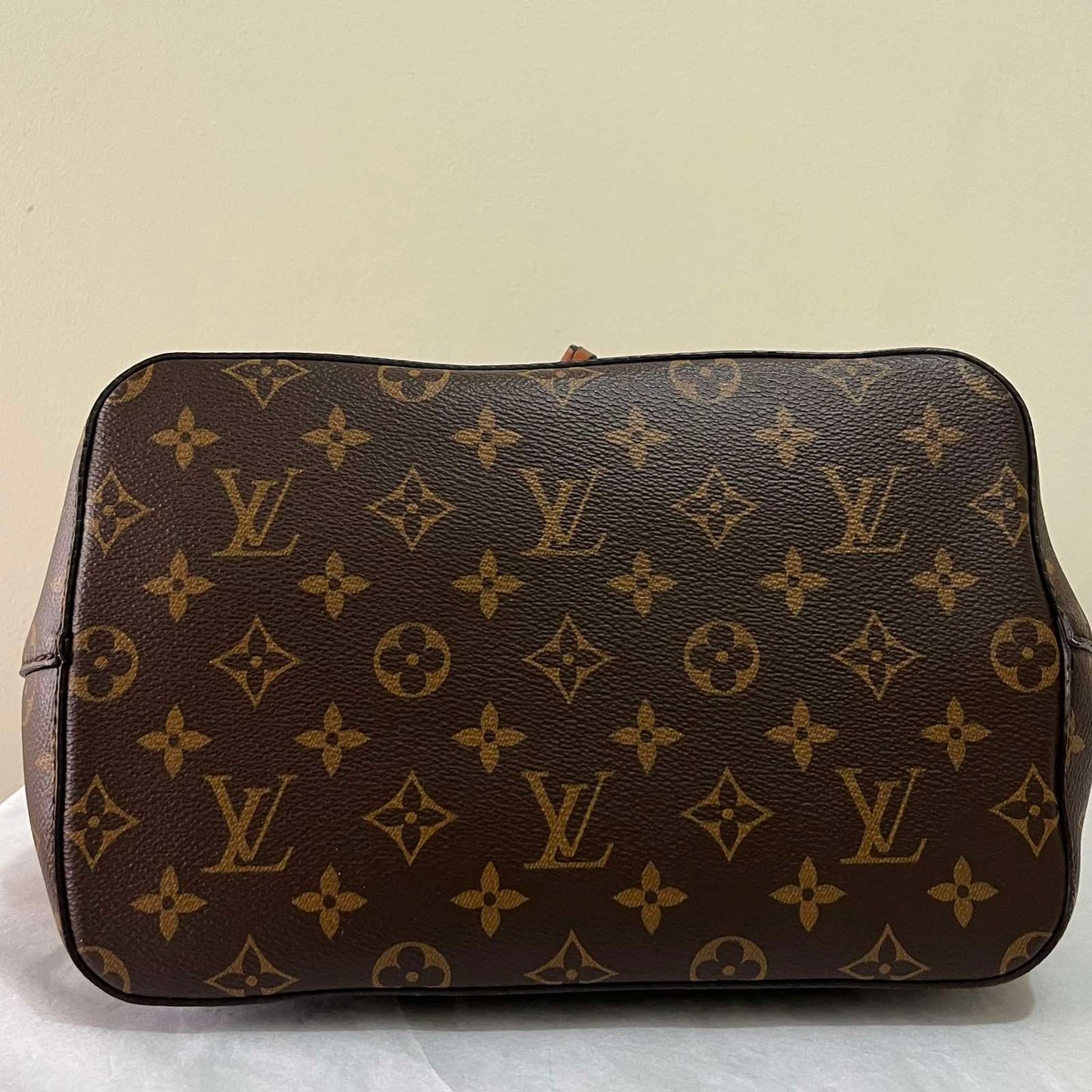 Louis Vuitton NéoNoé Monogram – 10.2"H x 10.2"L x 6.9"W