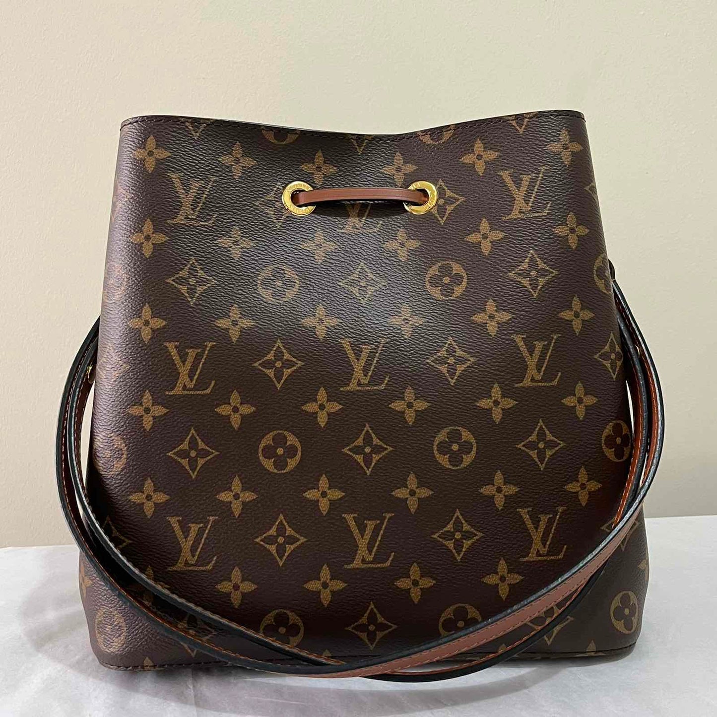 Louis Vuitton NéoNoé Monogram – 10.2"H x 10.2"L x 6.9"W