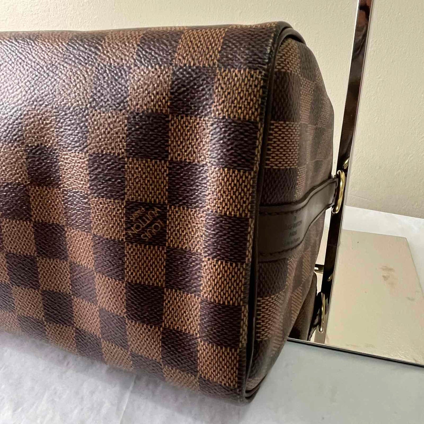 Louis Vuitton Speedy 25 Damier Ebene – 7.5"H x 10.2"L x 5.9"W