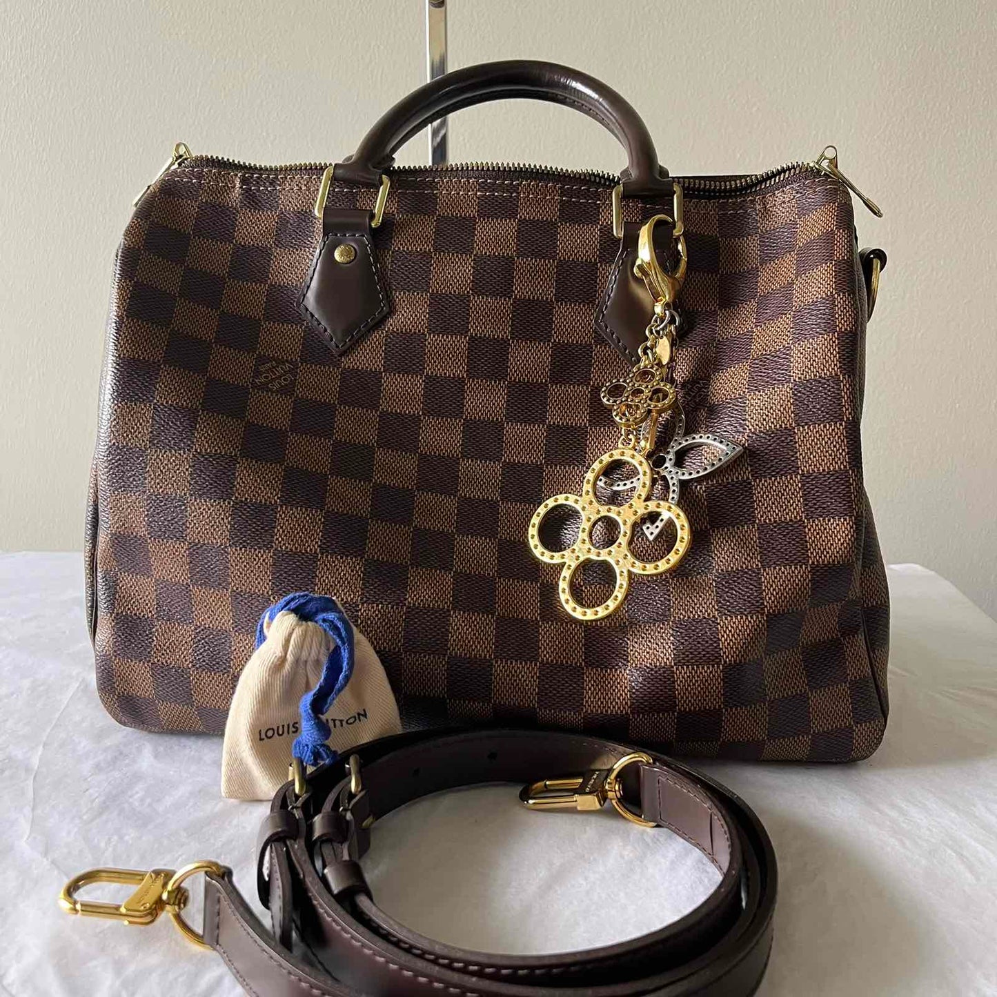 Louis Vuitton Speedy Bandoulière 30 Damier Ebene – 8.3"H x 11.8"L x 6.7"W