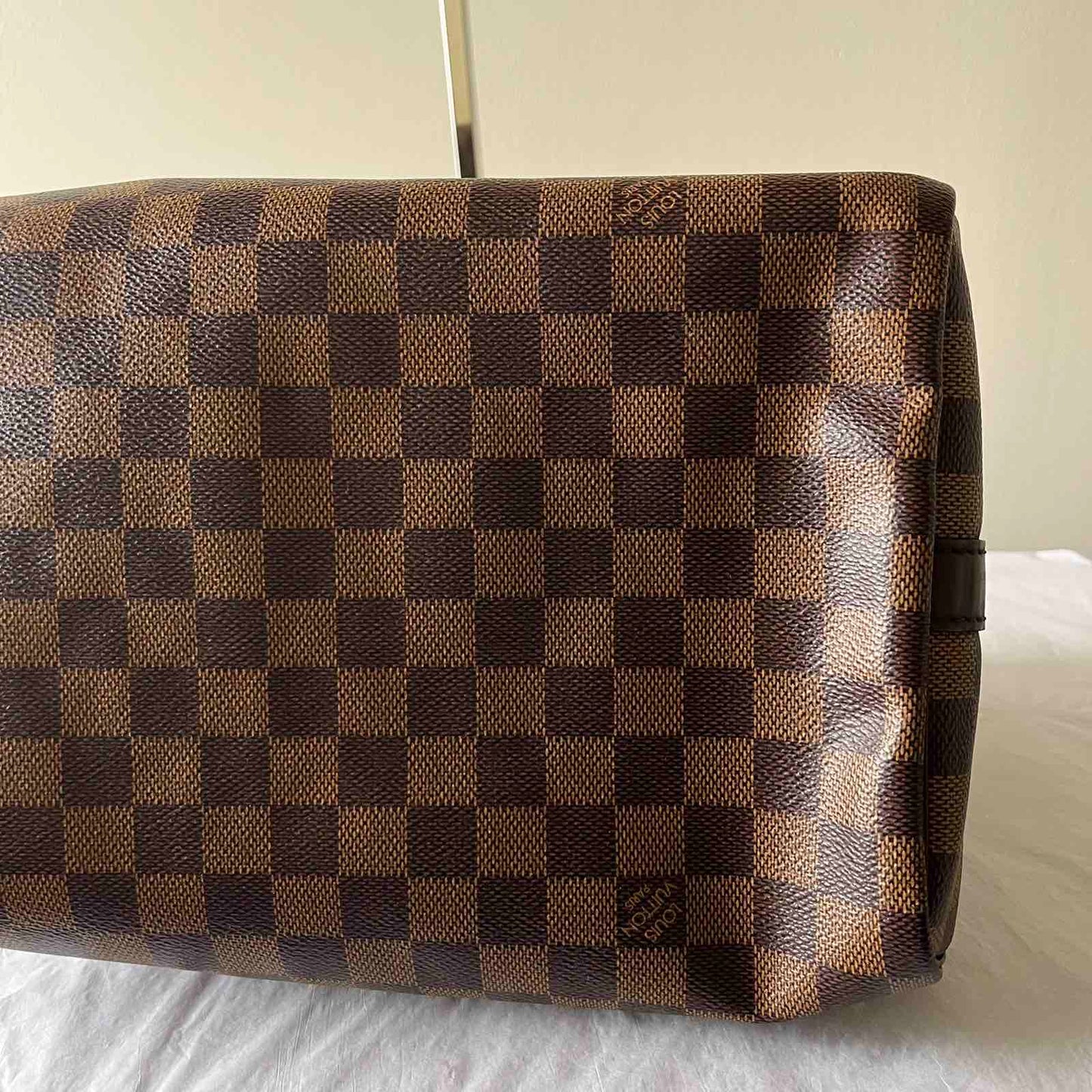 Louis Vuitton Speedy Bandoulière 30 Damier Ebene – 8.3"H x 11.8"L x 6.7"W
