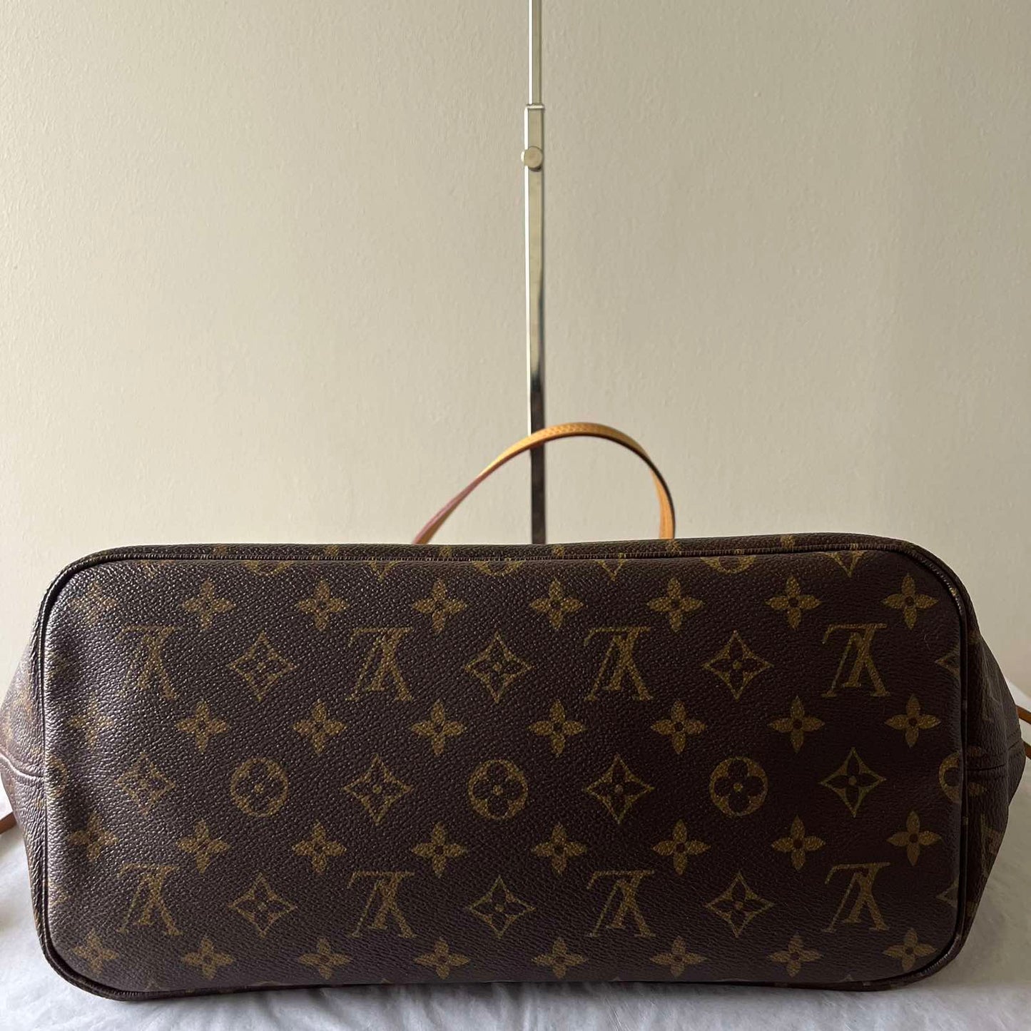 Louis Vuitton Neverfull MM Monogram Canvas – 11.4"H x 12.6"L x 6.7"W