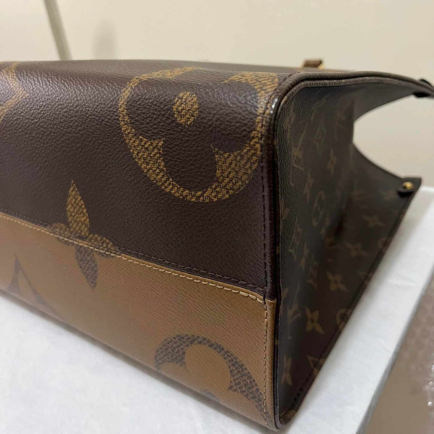 Louis Vuitton OnTheGo MM Monogram – 10.6"H x 13.8"L x 5.5"W