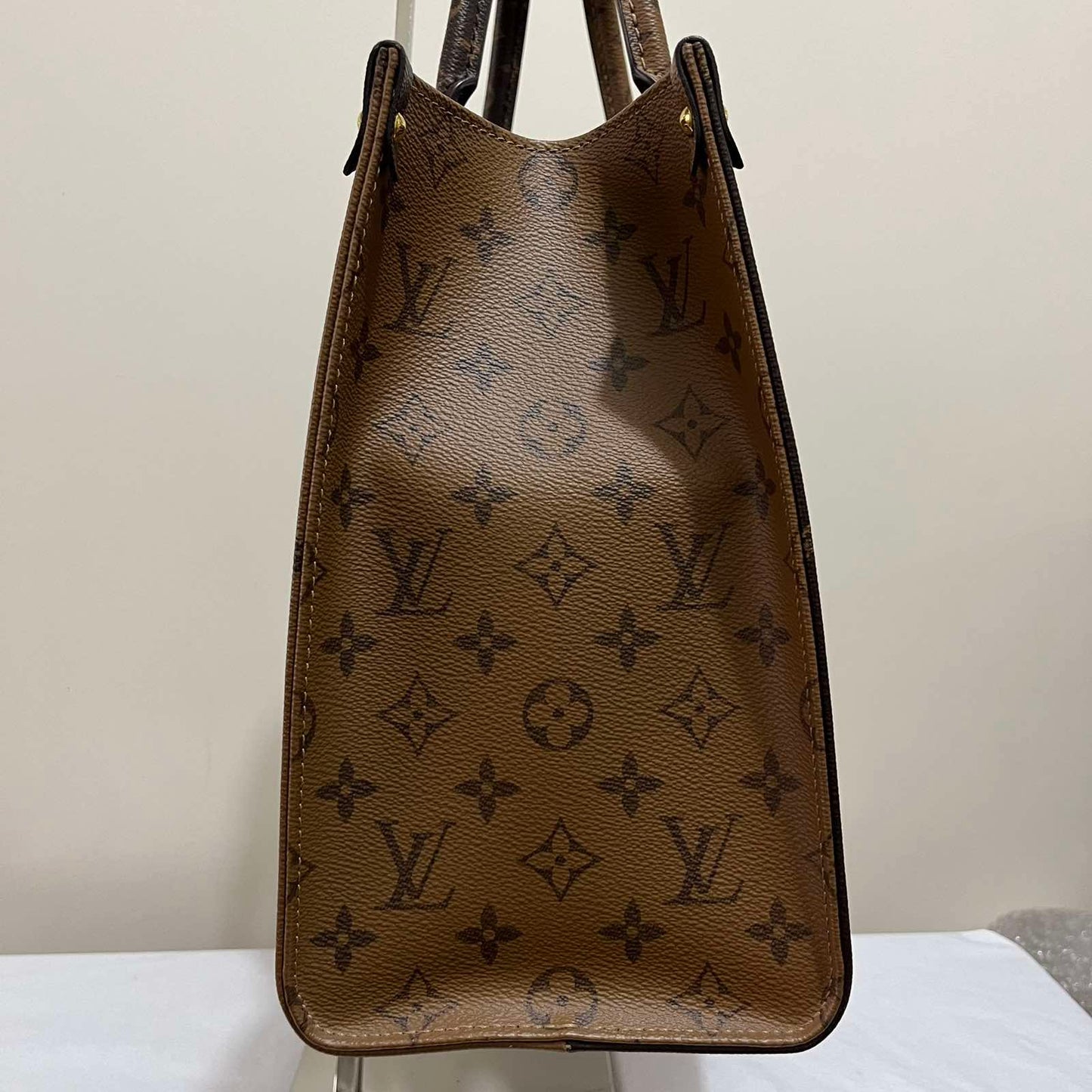 Louis Vuitton OnTheGo MM Monogram – 10.6"H x 13.8"L x 5.5"W
