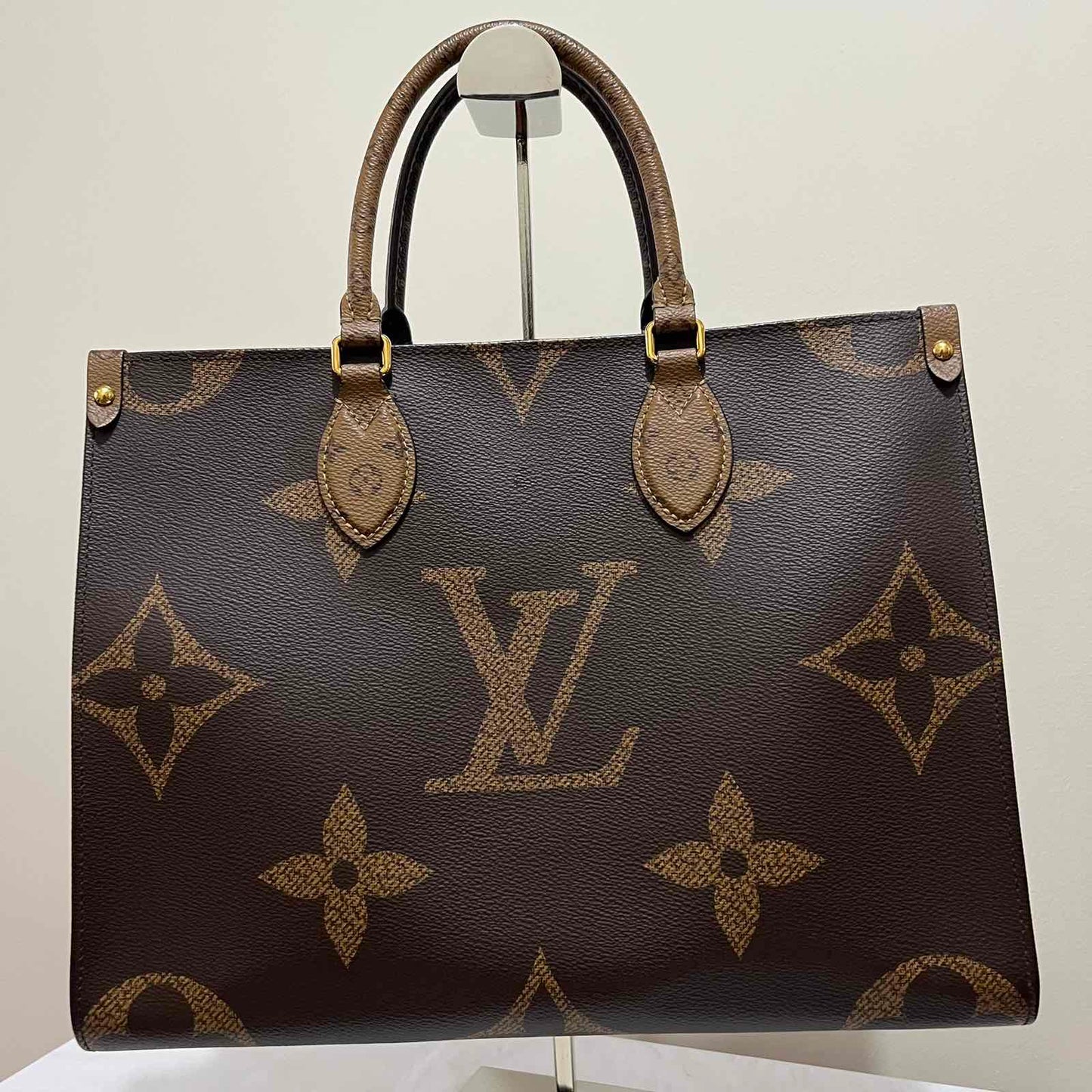 Louis Vuitton OnTheGo MM Monogram – 10.6"H x 13.8"L x 5.5"W