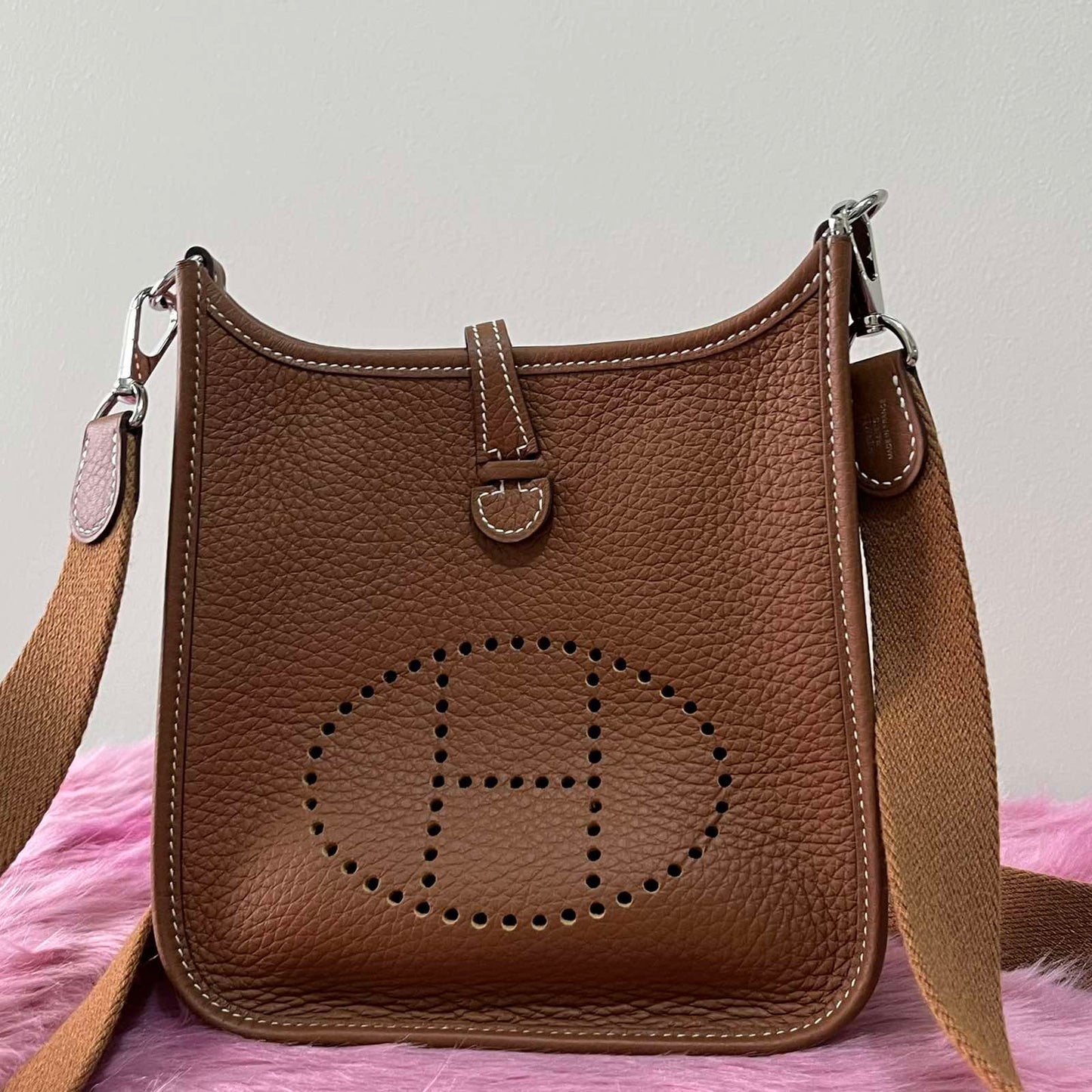 Hermès Evelyne TPM Gold with Palladium Hardware – 6.7"H x 7"L x 2"W