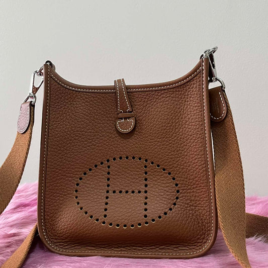 Hermès Evelyne TPM Gold with Palladium Hardware – 6.7"H x 7"L x 2"W